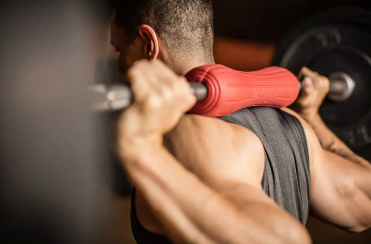 Coussin d'haltères Harbinger ErgoFit, rouge, 15" - Fitness Dépôt +