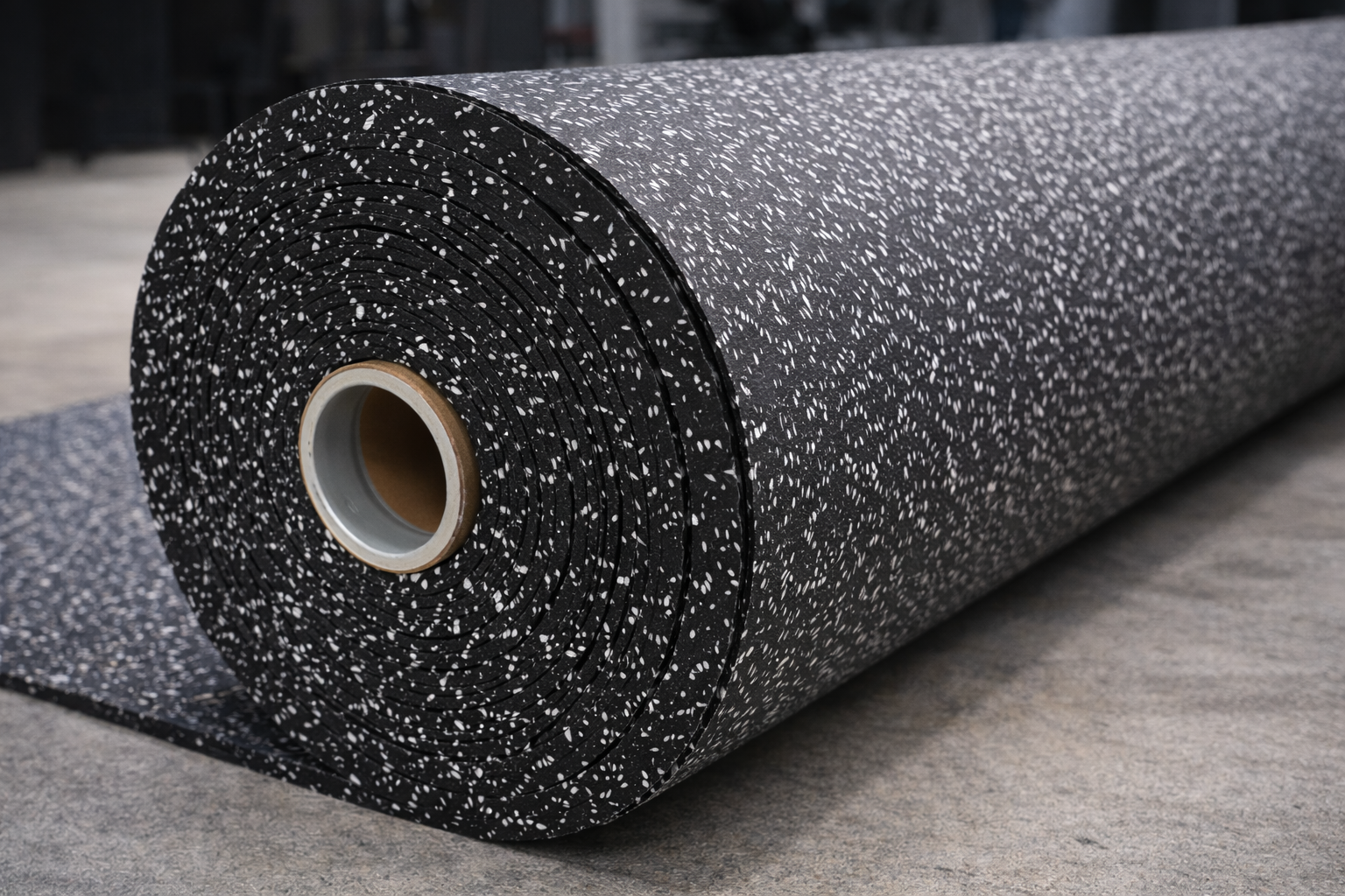 Rouleau caoutchouc 4'x25' 8mm Qualité Québécoise, 100 % d’équerre - Fitness Dépôt +